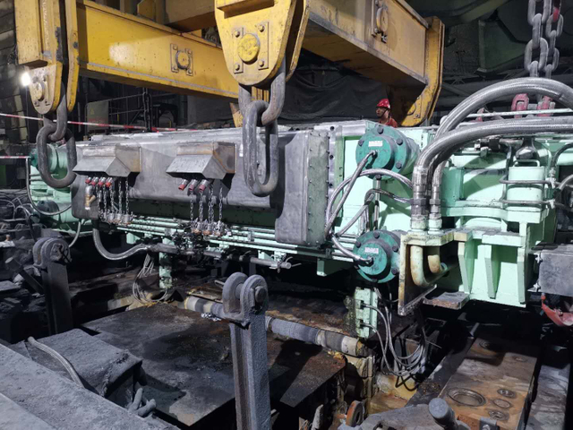 Metallurgischer multimodaler elektromagnetischer Rührer MM-EMS in der Stahlherstellung