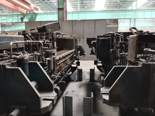 Elektromagnetisches Multimode-Meniskus-Rühr- und Durchflusskontrollsystem (M-MEMS) für Platten